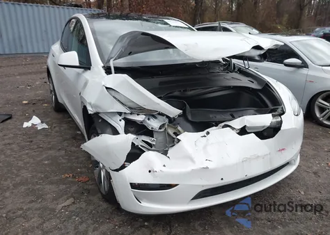 2022 Tesla Model Y Long Range Dual Motor All-Wheel Drive z USA, uszkodzony, nr VIN 7SAYGDEE3NF354410